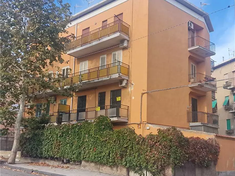 Immagine 1 di Appartamento in vendita  in Via Socrate,, 307-37 a Messina