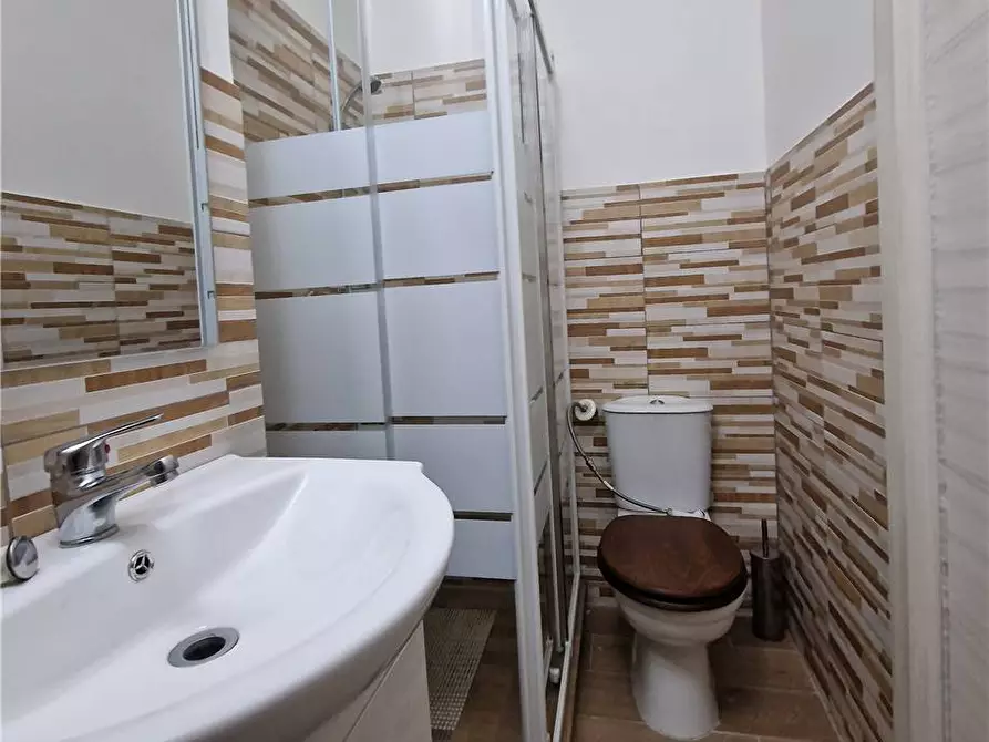 Immagine 10 di Attività commerciale in vendita  in C.so Cavour, 46 a Messina