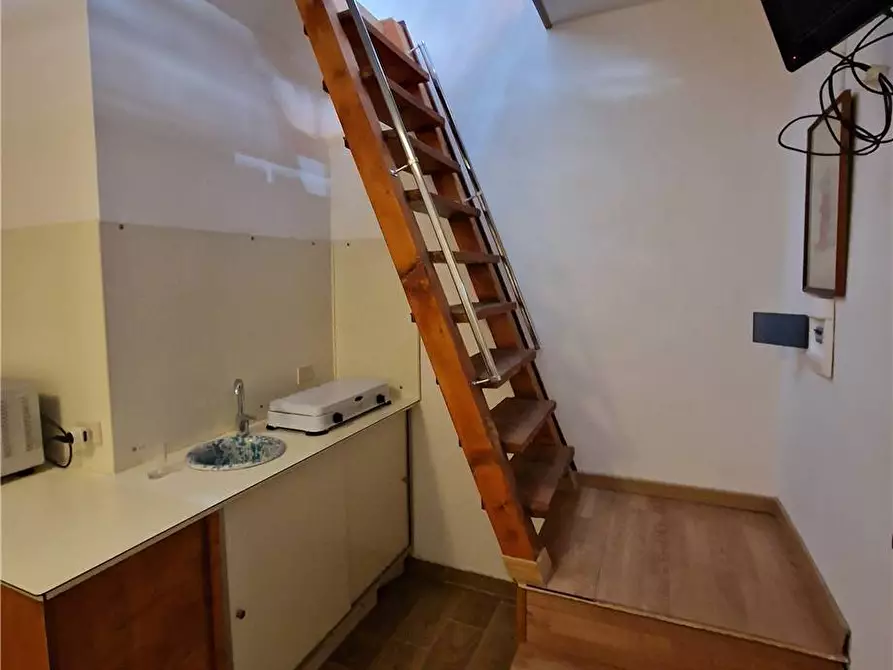 Immagine 11 di Attività commerciale in vendita  in C.so Cavour, 46 a Messina