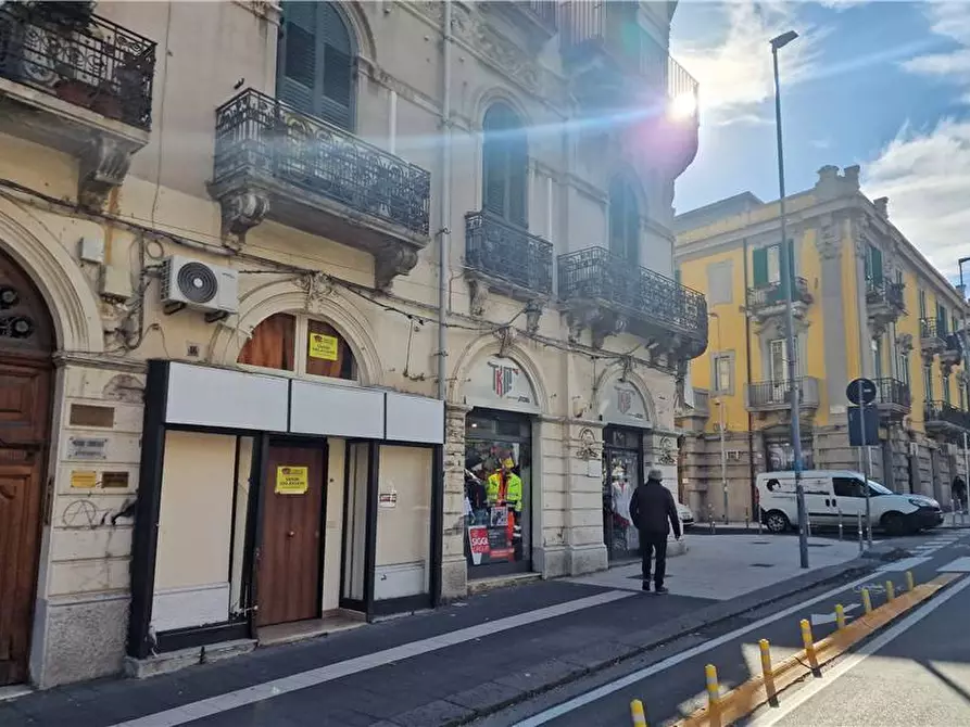Immagine 15 di Attività commerciale in vendita  in C.so Cavour, 46 a Messina