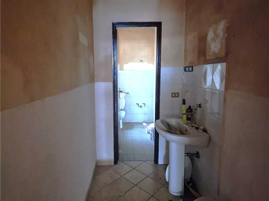 Immagine 11 di Attività commerciale in affitto  in Via Centonze, 182 a Messina