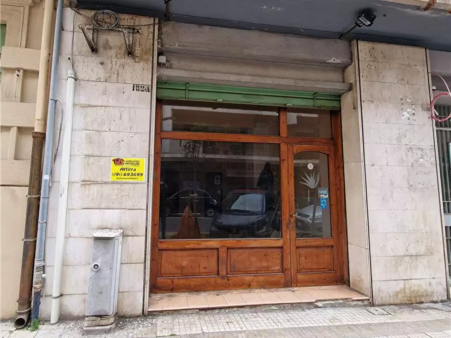 Immagine 16 di Attività commerciale in affitto  in Via Centonze, 182 a Messina
