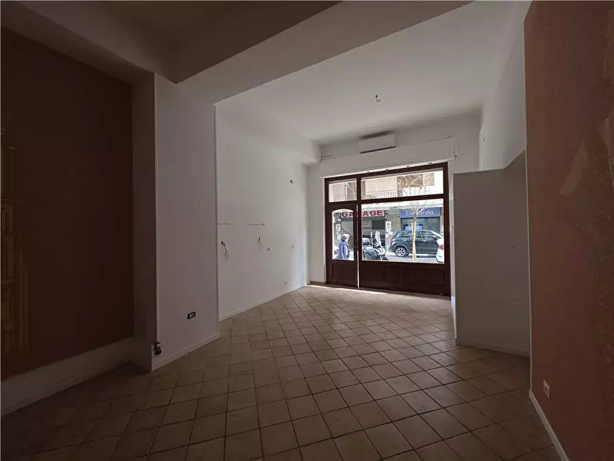 Immagine 19 di Attività commerciale in affitto  in Via Centonze, 182 a Messina
