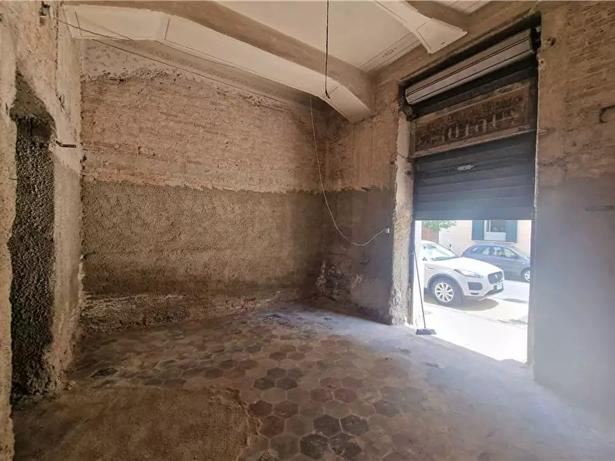 Immagine 9 di Attività commerciale in vendita  in Via Centonze, 146 a Messina