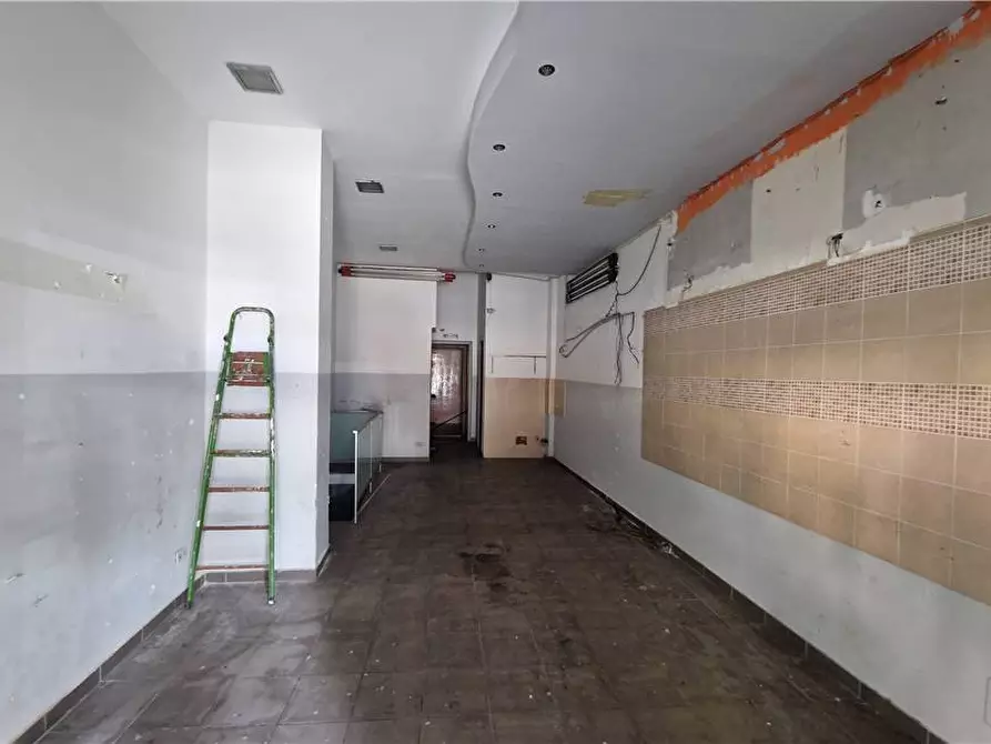 Immagine 4 di Attività commerciale in vendita  in Via del Vespro, 4 a Messina