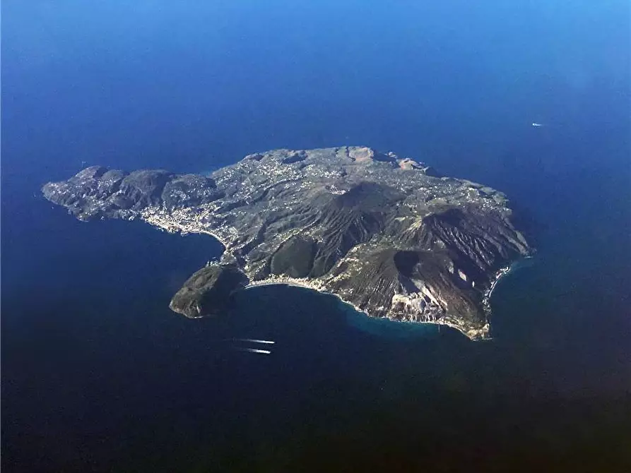 Immagine 1 di Appartamento in vendita  in Via Giuseppe Garibaldi, 148 a Lipari