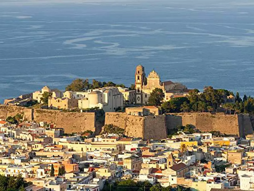 Immagine 2 di Appartamento in vendita  in Via Giuseppe Garibaldi, 148 a Lipari