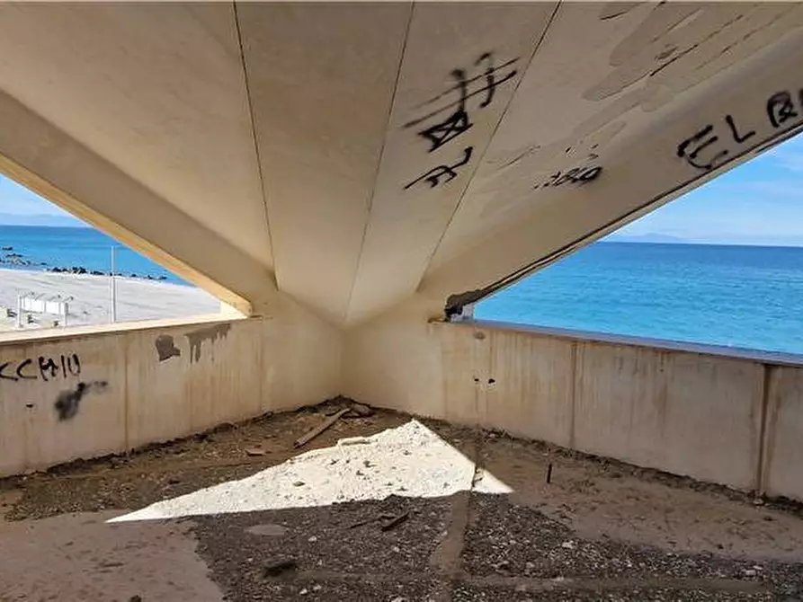 Immagine 9 di Villa in vendita  in Via Lungomare a Messina