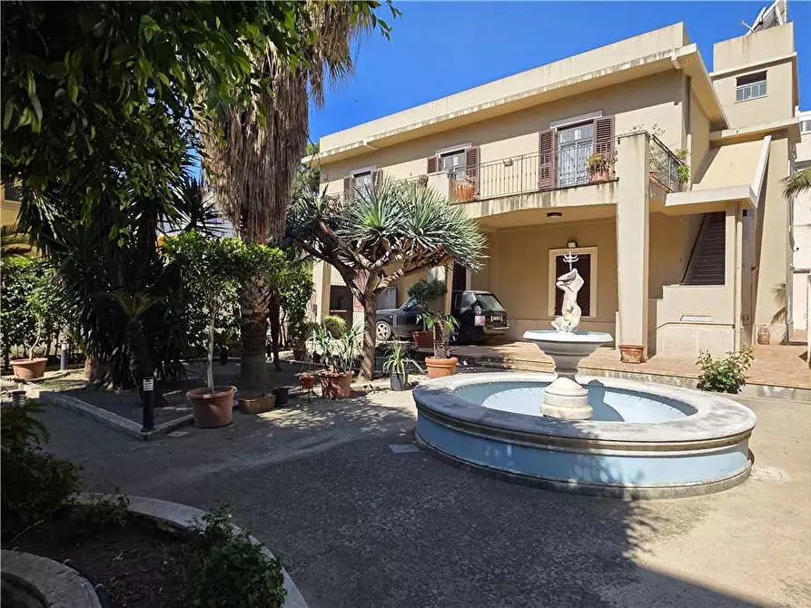 Immagine 4 di Villa in vendita  in Via Consolare Valeria, 430 a Messina