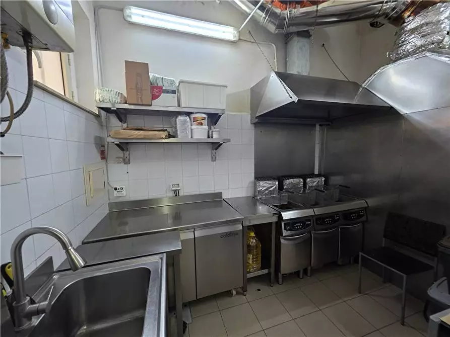 Immagine 7 di Attività commerciale in vendita  in Via Palermo, 121 a Messina