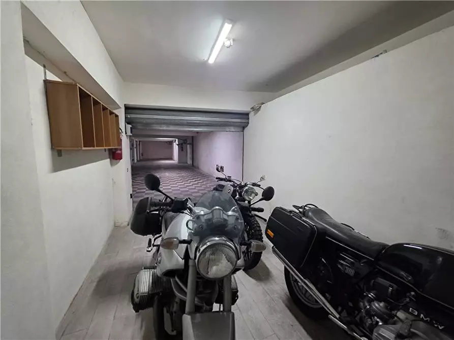 Immagine 10 di Garage in vendita  in Via Colapesce, 5 a Messina