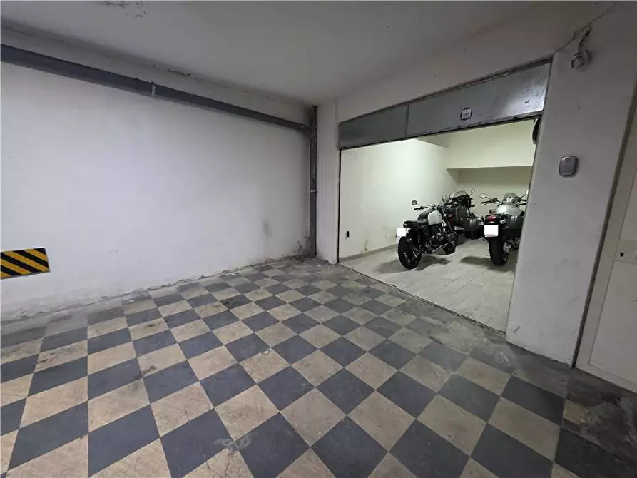 Immagine 11 di Garage in vendita  in Via Colapesce, 5 a Messina