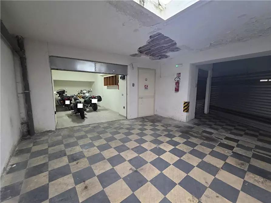 Immagine 12 di Garage in vendita  in Via Colapesce, 5 a Messina