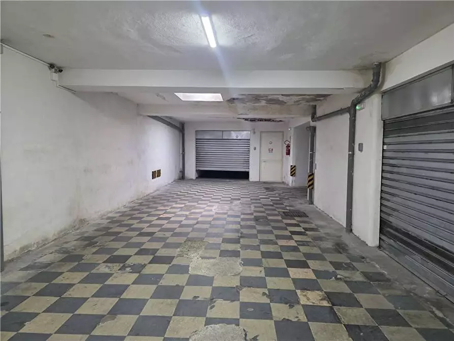 Immagine 5 di Garage in vendita  in Via Colapesce, 5 a Messina
