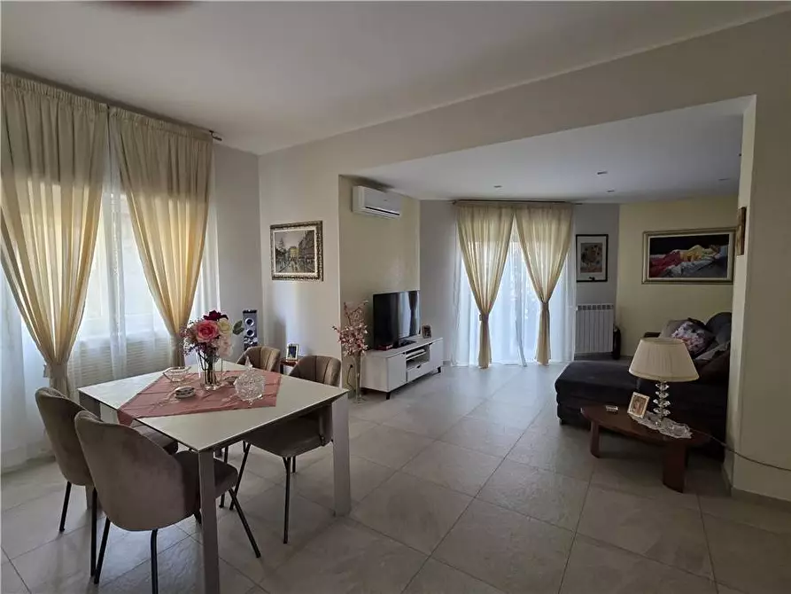 Immagine 2 di Appartamento in vendita  in V.le dei Tigli, 15 a Messina