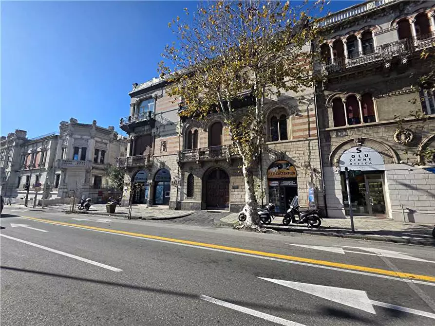 Immagine 21 di Appartamento in vendita  in Via Garibaldi, 275 a Messina