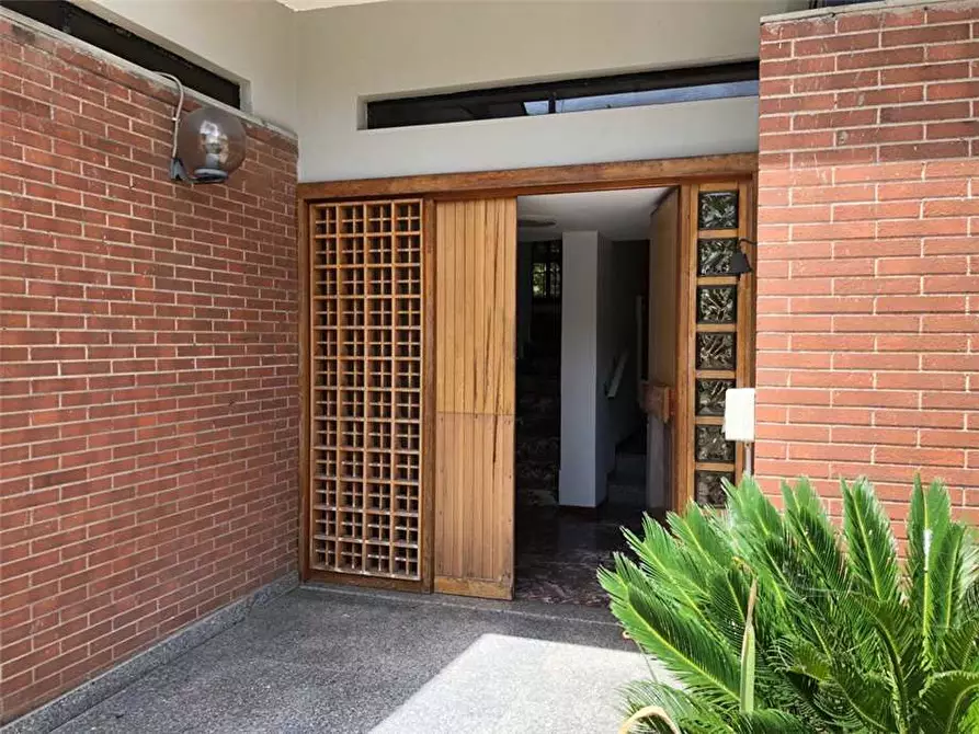 Immagine 3 di Villa in vendita  a Latina