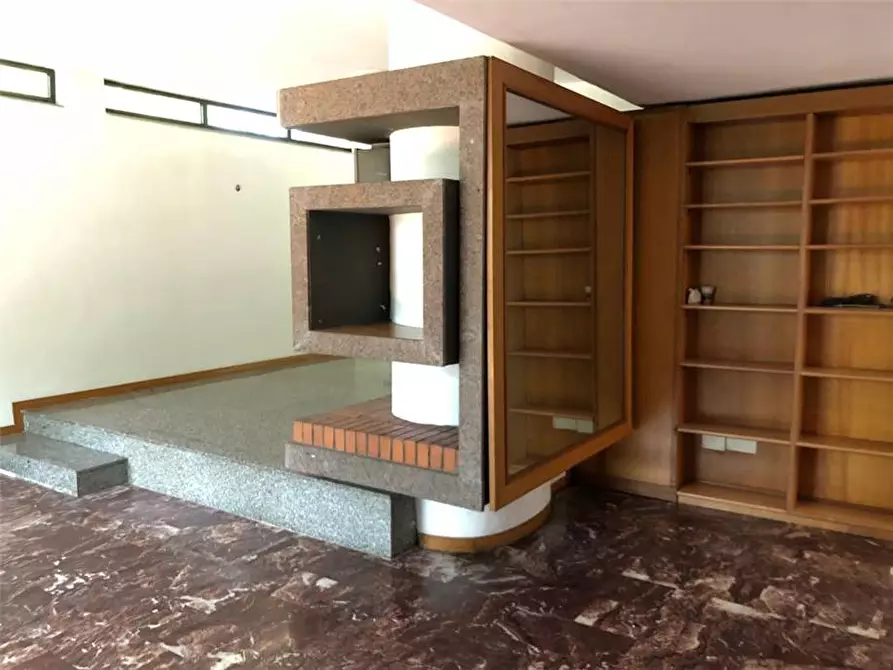 Immagine 5 di Villa in vendita  a Latina