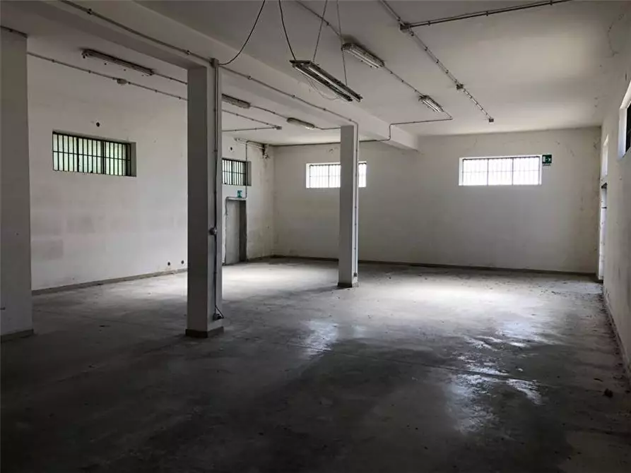 Immagine 2 di Capannone industriale in vendita  a Latina
