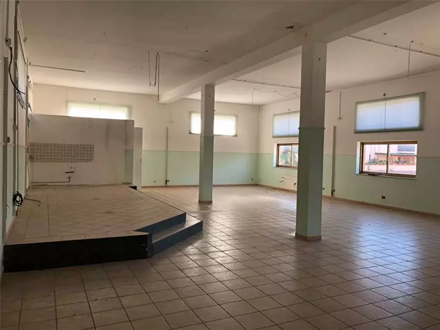 Immagine 4 di Capannone industriale in vendita  a Latina