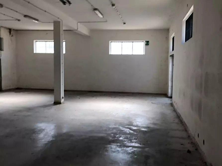 Immagine 5 di Capannone industriale in vendita  a Latina