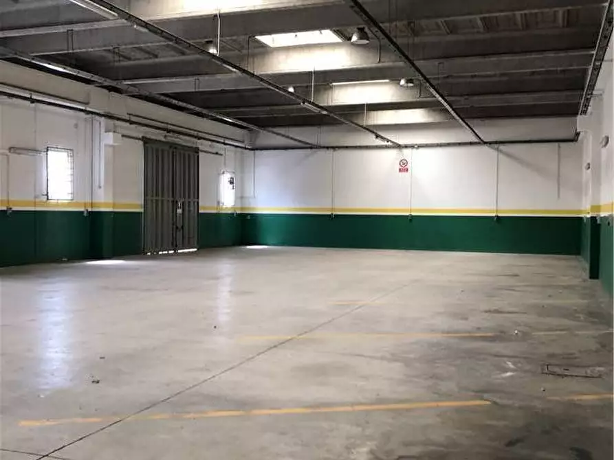 Immagine 3 di Capannone industriale in affitto  a Latina