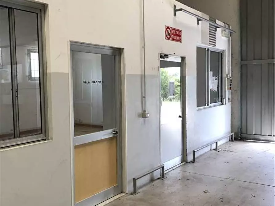 Immagine 4 di Capannone industriale in affitto  a Latina
