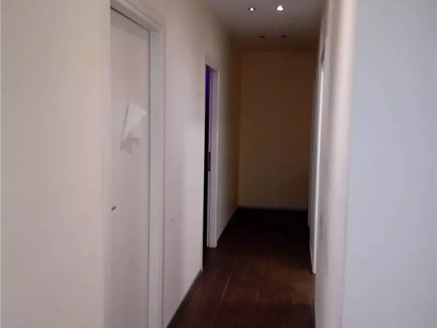 Immagine 3 di Ufficio in vendita  a Latina
