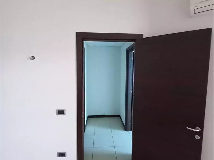Immagine 4 di Ufficio in vendita  a Latina