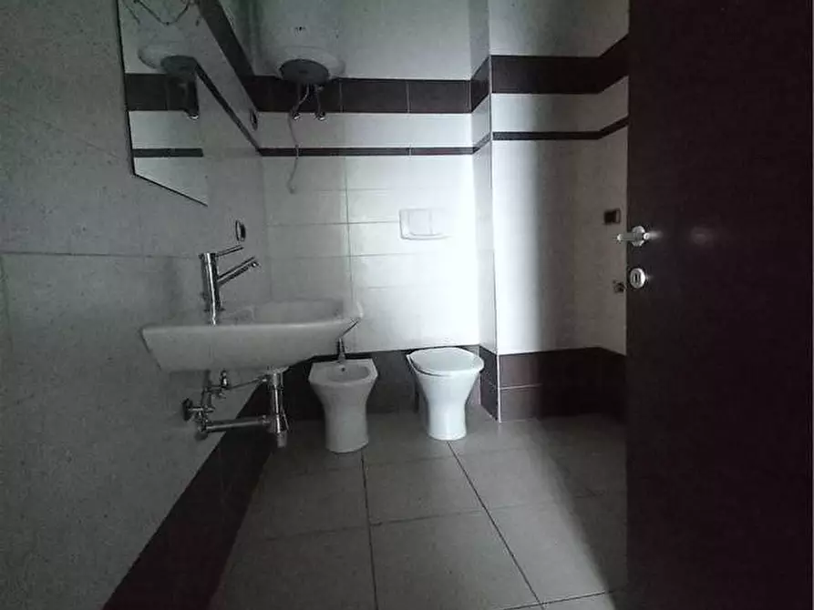 Immagine 5 di Ufficio in vendita  a Latina