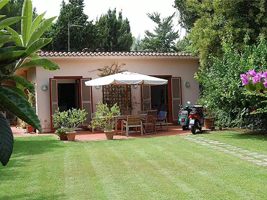 Immagine 1 di Villa in vendita  a Sabaudia