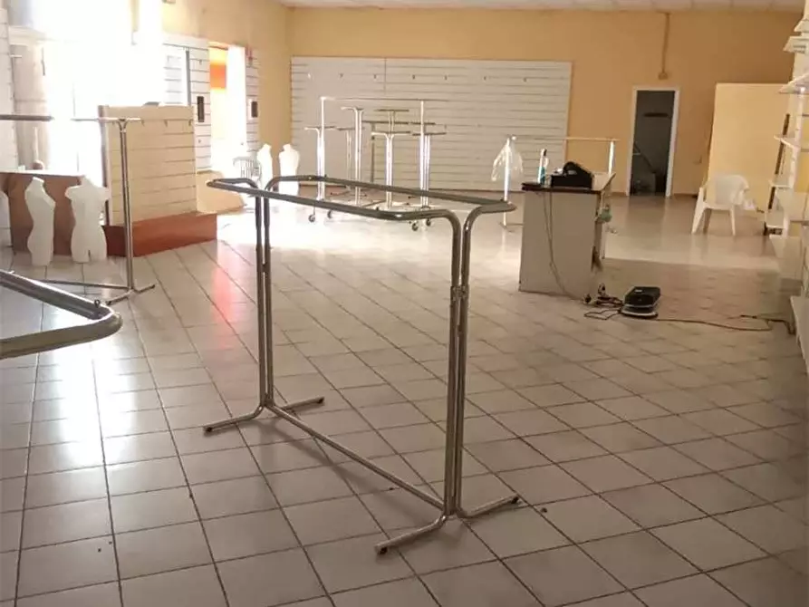 Immagine 7 di Attività commerciale in vendita  a Pontecorvo