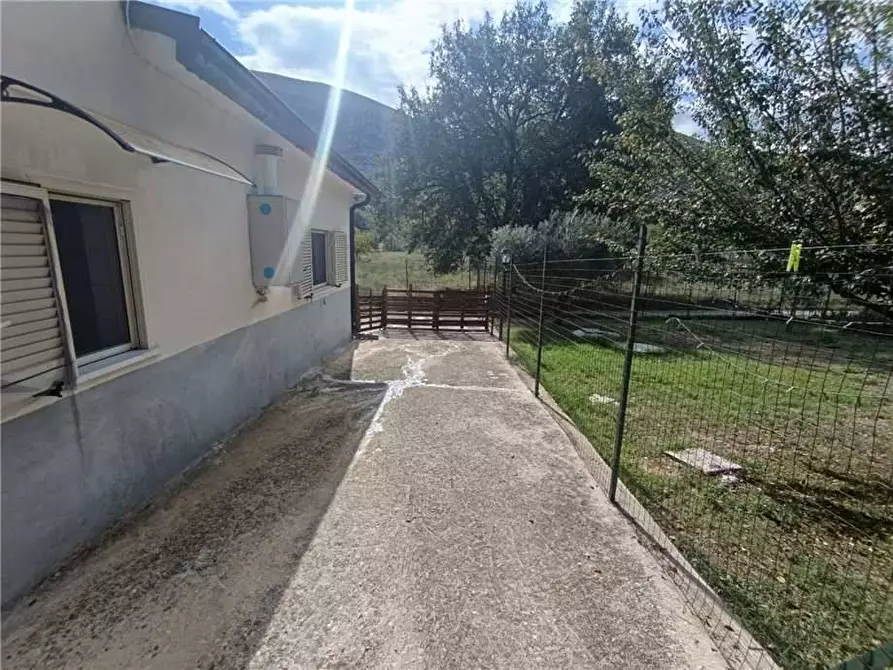 Immagine 18 di Villa in vendita  in Via Selvi Pozzo La Corte, 8 a Esperia