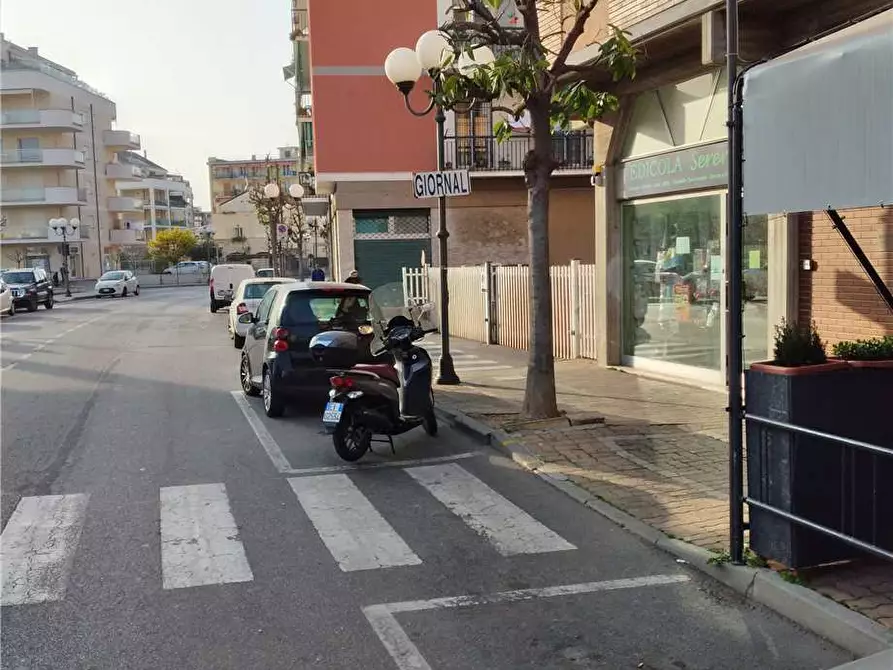 Immagine 6 di Attività commerciale in vendita  a Albenga