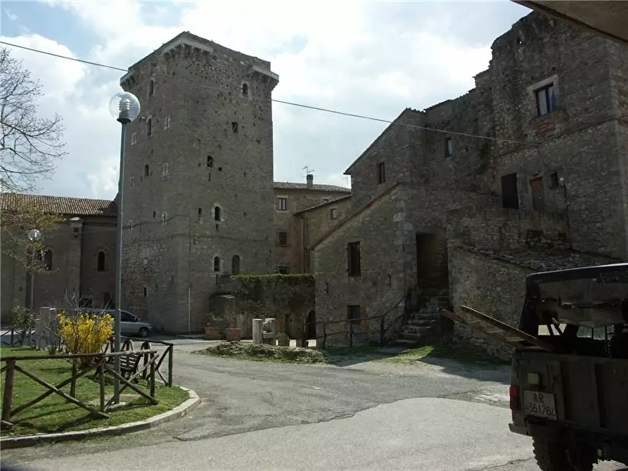 Immagine 8 di Stabile in vendita  in P.zza UMBERTO I° a Gualdo Cattaneo