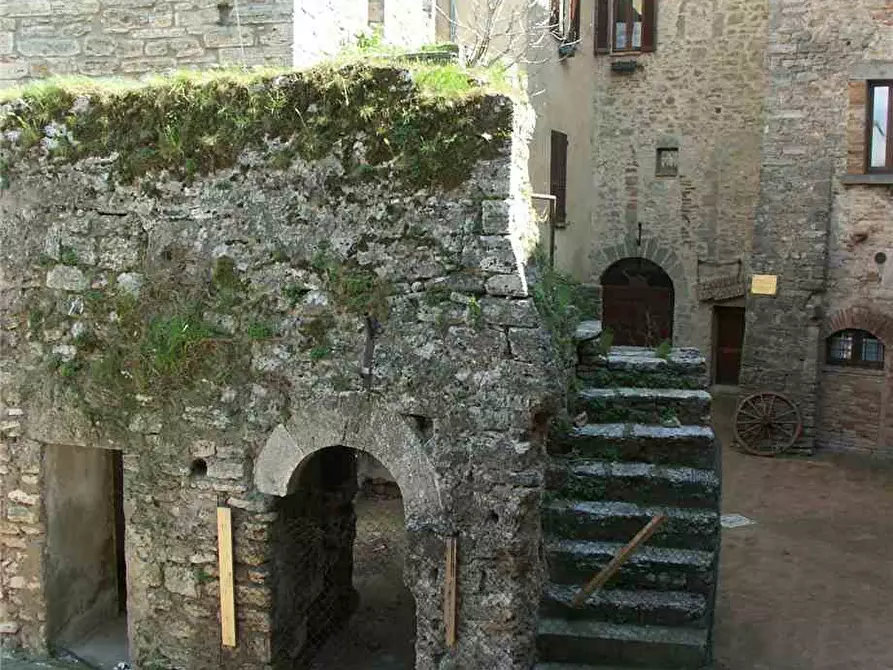 Immagine 10 di Stabile in vendita  in P.zza UMBERTO I° a Gualdo Cattaneo