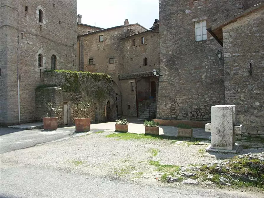 Immagine 12 di Stabile in vendita  in P.zza UMBERTO I° a Gualdo Cattaneo