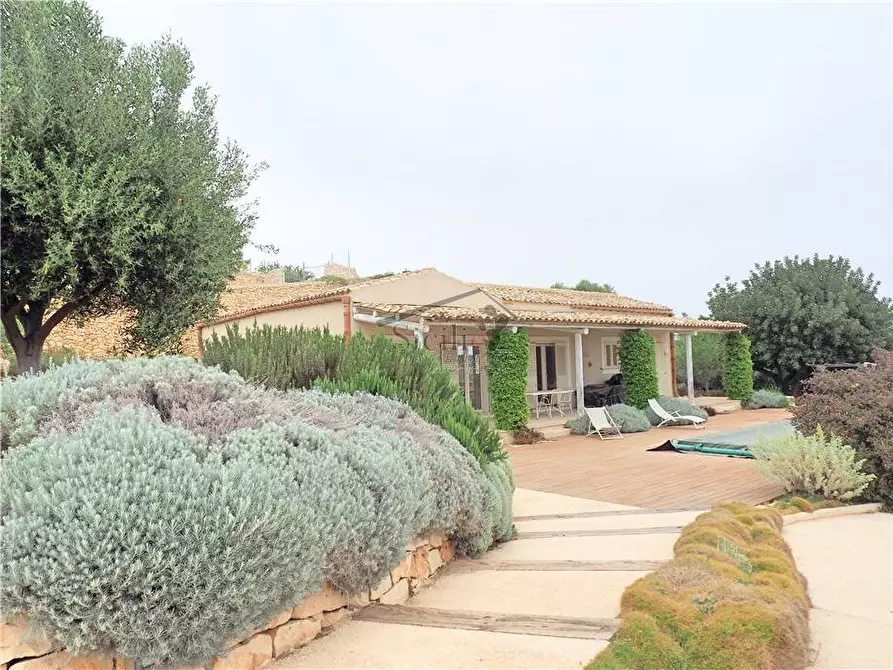 Immagine 18 di Villa in vendita  a Scicli