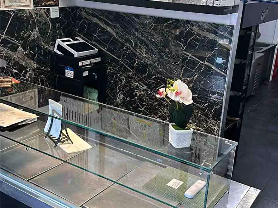 Immagine 7 di Attività commerciale in vendita  a Roma