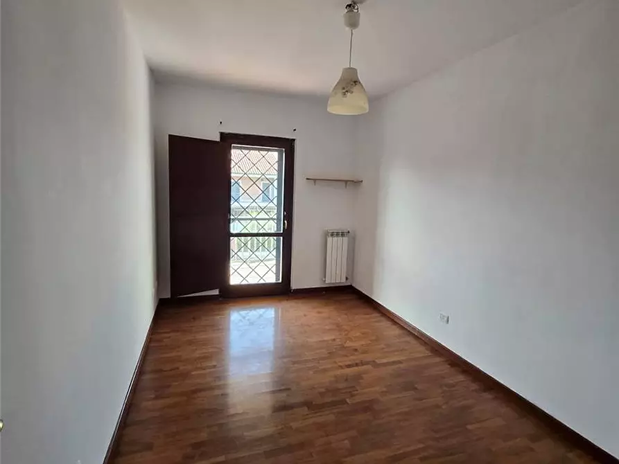 Immagine 10 di Villa in vendita  a Roma