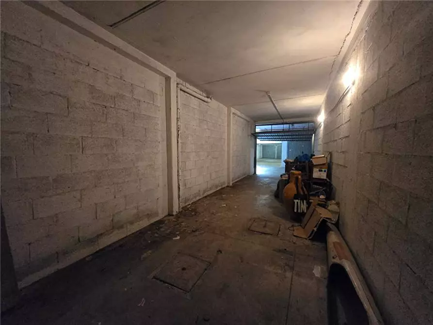 Immagine 6 di Garage in vendita  a Roma
