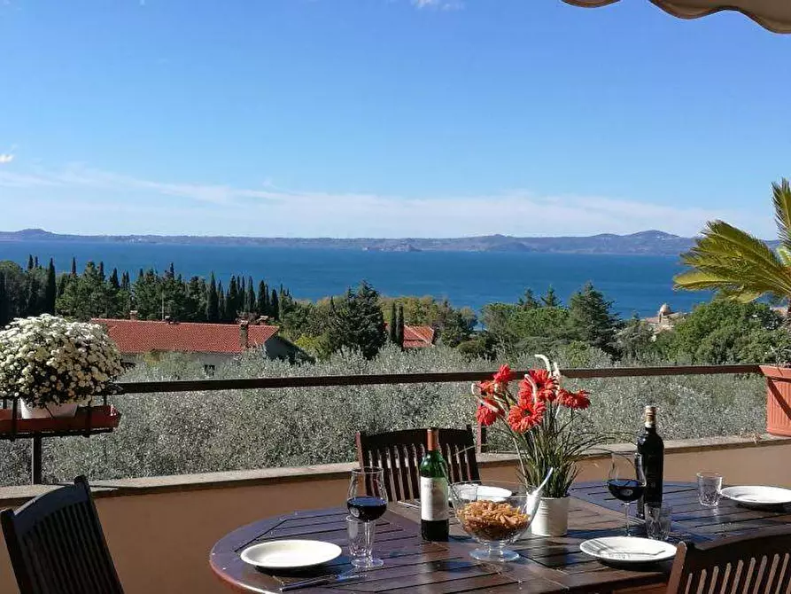 Immagine 10 di Villa in vendita  a Bolsena