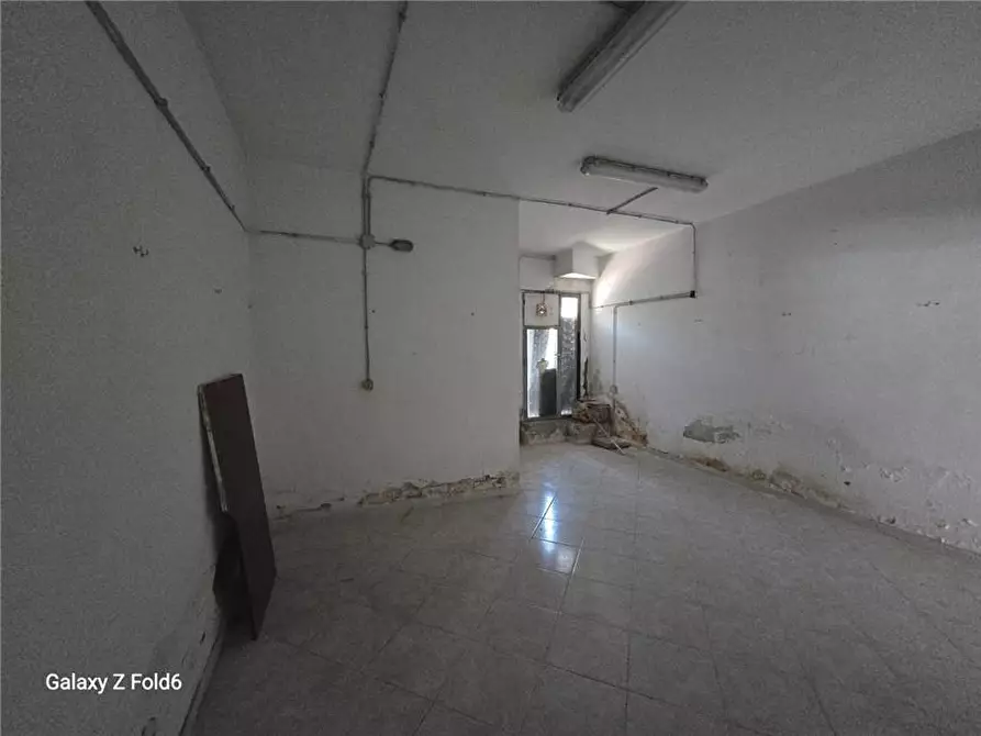 Immagine 8 di Attività commerciale in vendita  a Roma