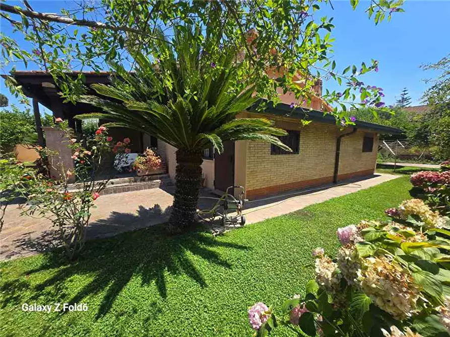 Immagine 6 di Villa in vendita  a Roma