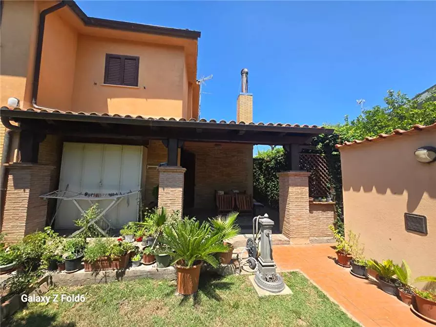 Immagine 9 di Villa in vendita  a Roma