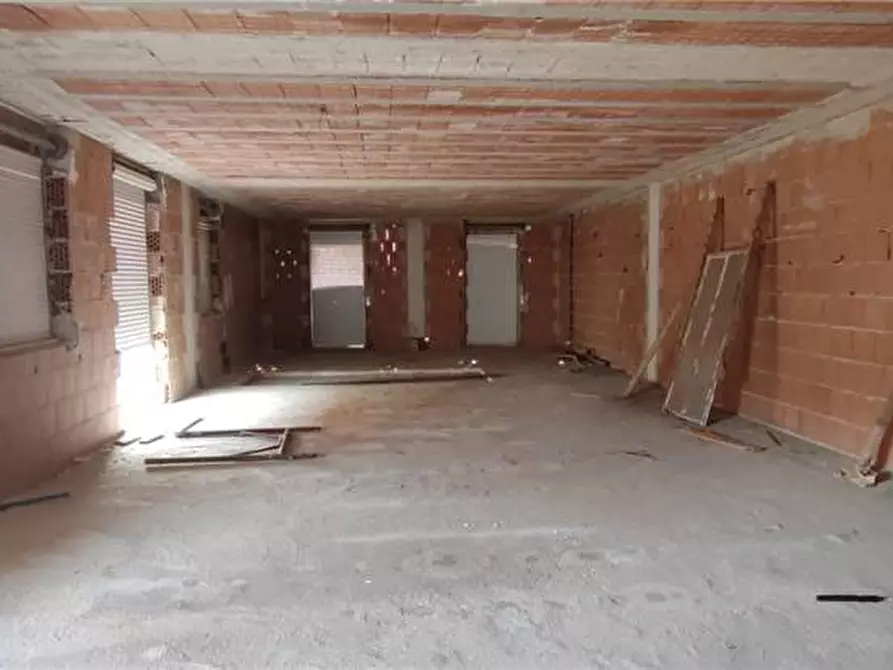 Immagine 8 di Stabile in vendita  a Sannicandro Garganico