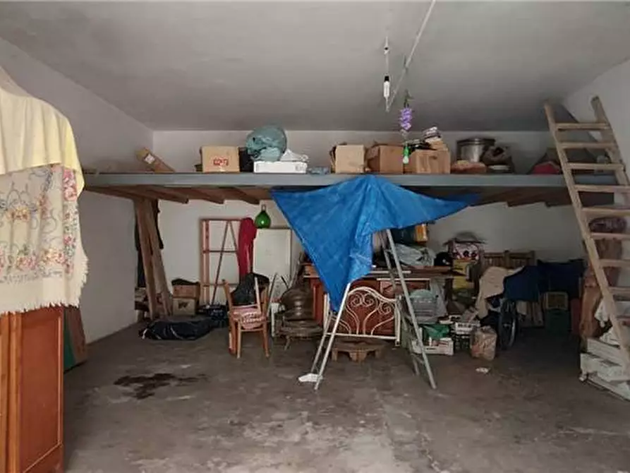 Immagine 10 di Stabile in vendita  a Sannicandro Garganico