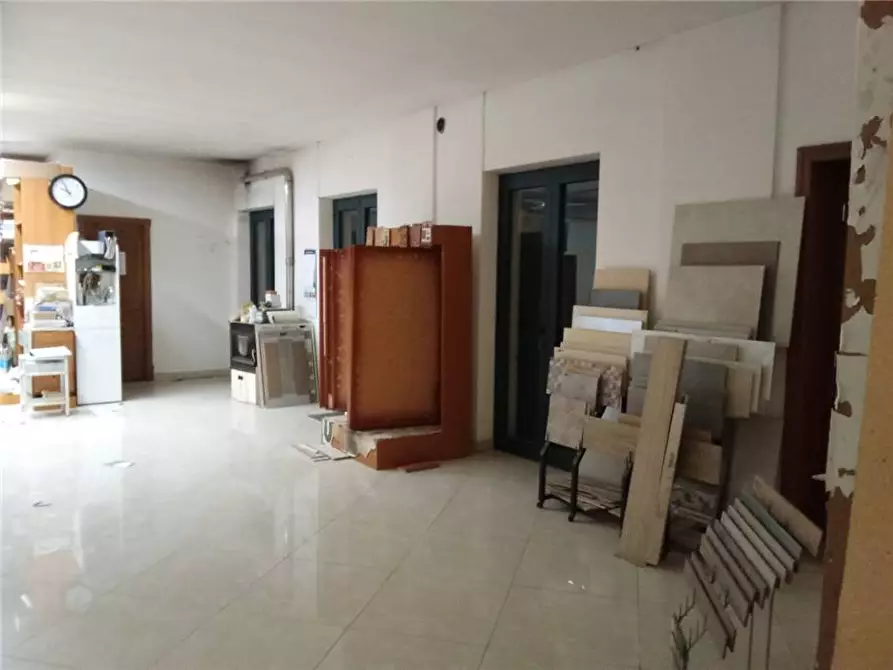 Immagine 6 di Attività commerciale in affitto  a Sannicandro Garganico