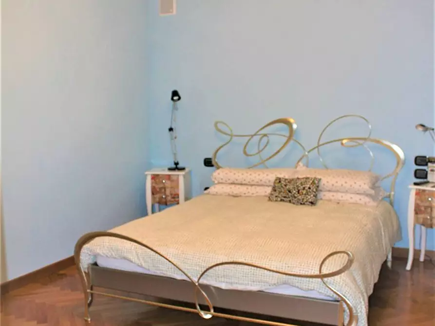 Immagine 8 di Villa in vendita  a Viareggio