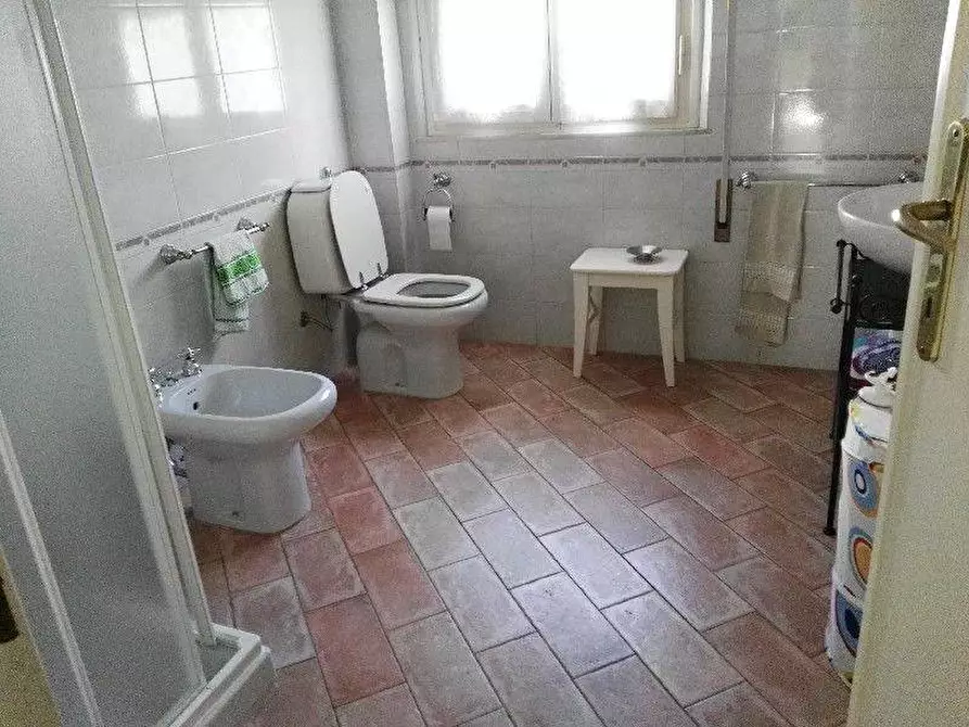 Immagine 6 di Villa in vendita  a Viareggio